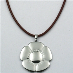 Giselle's Pensamiento Flower Pendant Necklace